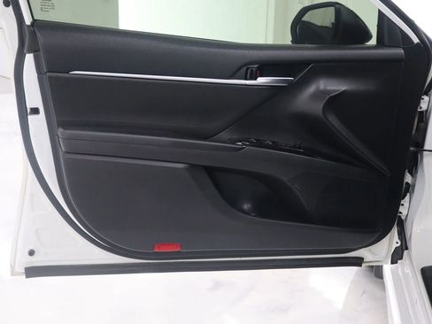 Used 2020 Toyota Camry SE image 10