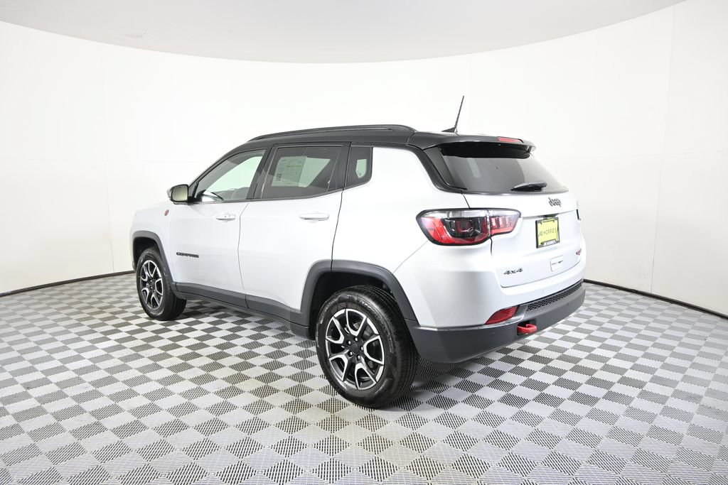 Used 2024 Jeep Compass Trailhawk AWD/4WD image 4