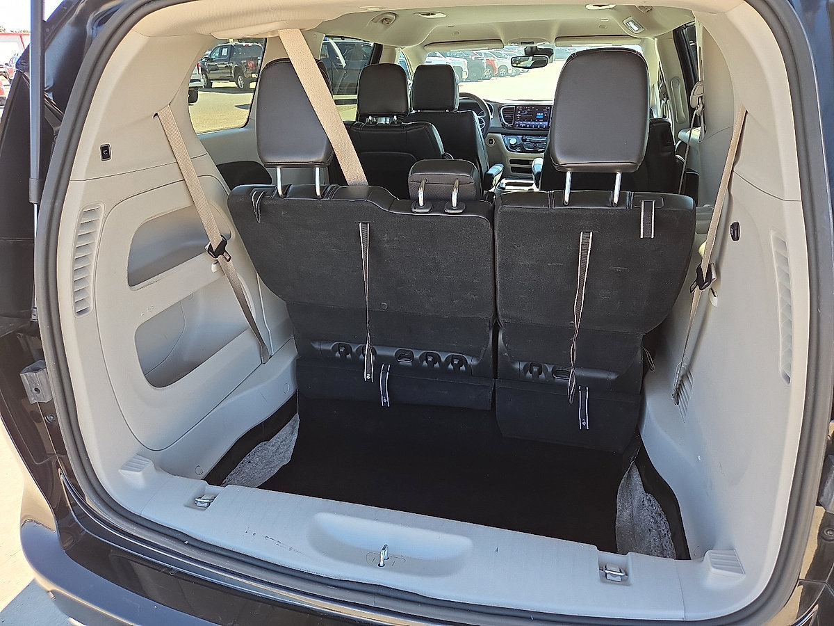 Used 2024 Chrysler Pacifica Touring-L FWD image 15