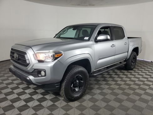Used 2020 Toyota Tacoma SR5 RWD image 8