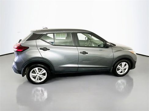 Used 2021 Nissan Kicks S image 8