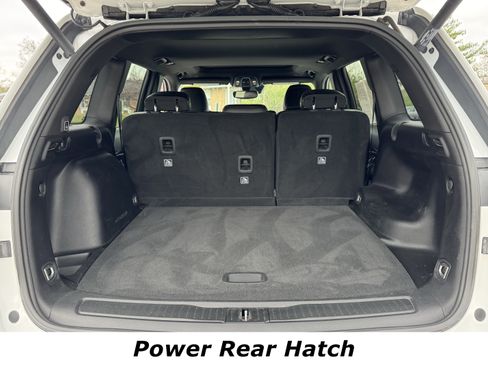 Used 2023 Jeep Grand Cherokee Altitude image 12