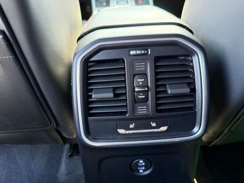 Used 2023 Porsche Macan AWD/4WD image 22