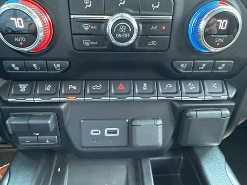 Used 2023 GMC Sierra 2500 AT4 w/ AT4 Premium Plus Package AWD/4WD image 38