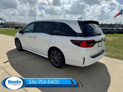 New 2026 Honda Odyssey Touring image 4
