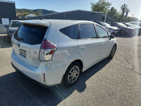 Used 2017 Toyota Prius V Four FWD image 5