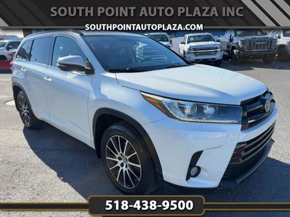 Used 2017 Toyota Highlander SE w/ Carpet Mat Package
