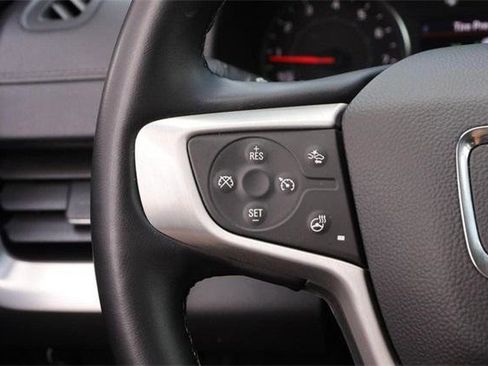 Used 2024 GMC Terrain SLT image 12