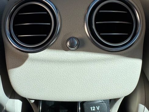 Used 2017 Mercedes-Benz E 300 image 29