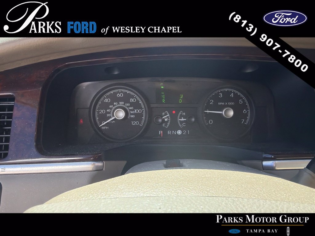 Used 2006 Lincoln Town Car Designer Series RWD image 8