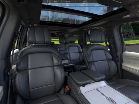 New 2025 Lincoln Navigator L Reserve w/ Jet Appearance Package image 10