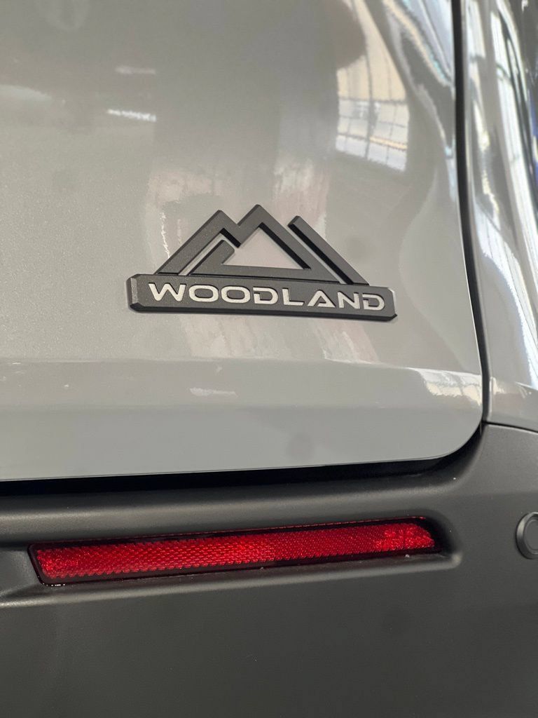 New 2026 Toyota Sienna XLE Woodland Edition AWD/4WD image 8