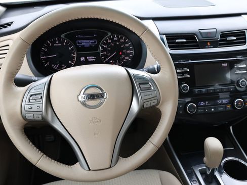 Used 2014 Nissan Altima 2.5 SV FWD image 15