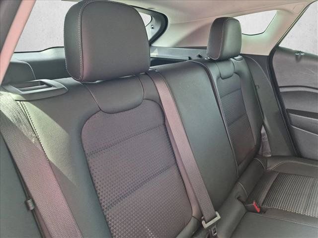Used 2025 Chevrolet Trax LT FWD image 18