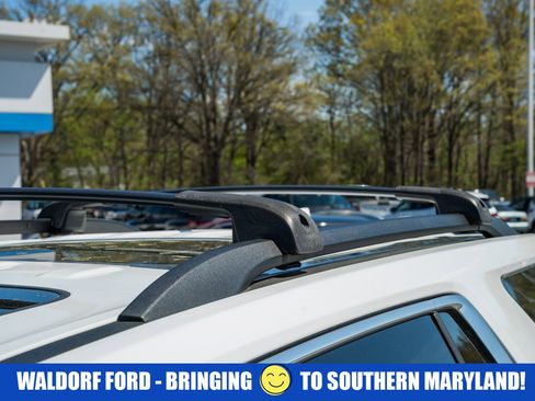 Used 2023 Chevrolet Traverse LT w/ LT Premium Package AWD/4WD image 18