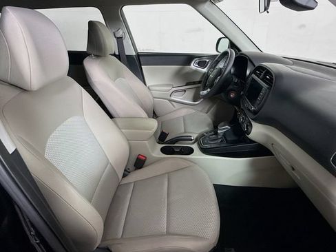 Used 2023 Kia Soul LX FWD image 25
