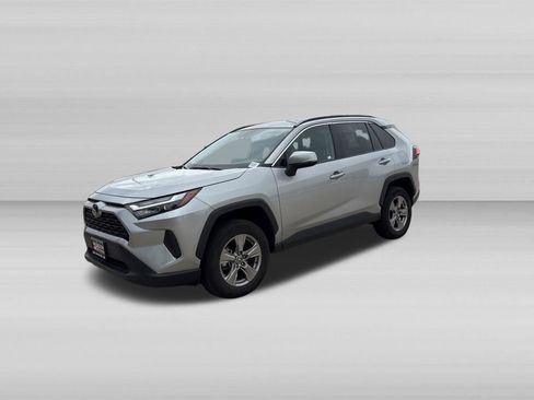 Used 2025 Toyota RAV4 XLE AWD/4WD image 8