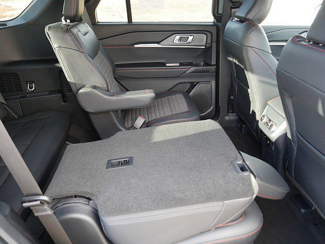 New 2026 Ford Explorer ST-Line w/ ST-Line Street Pack AWD/4WD image 30