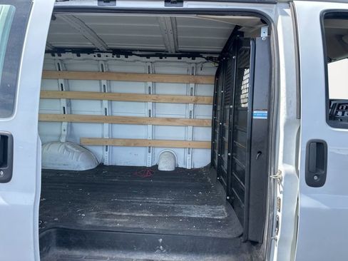 Used 2018 Chevrolet Express 2500 w/ Driver Convenience Package RWD image 20