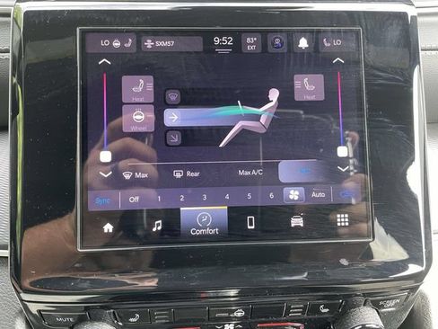 Certified 2025 Jeep Grand Cherokee Altitude AWD/4WD image 33