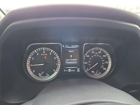 Used 2018 Nissan Titan SV image 17