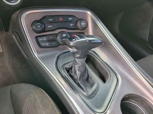 Used 2017 Dodge Challenger SXT image 9