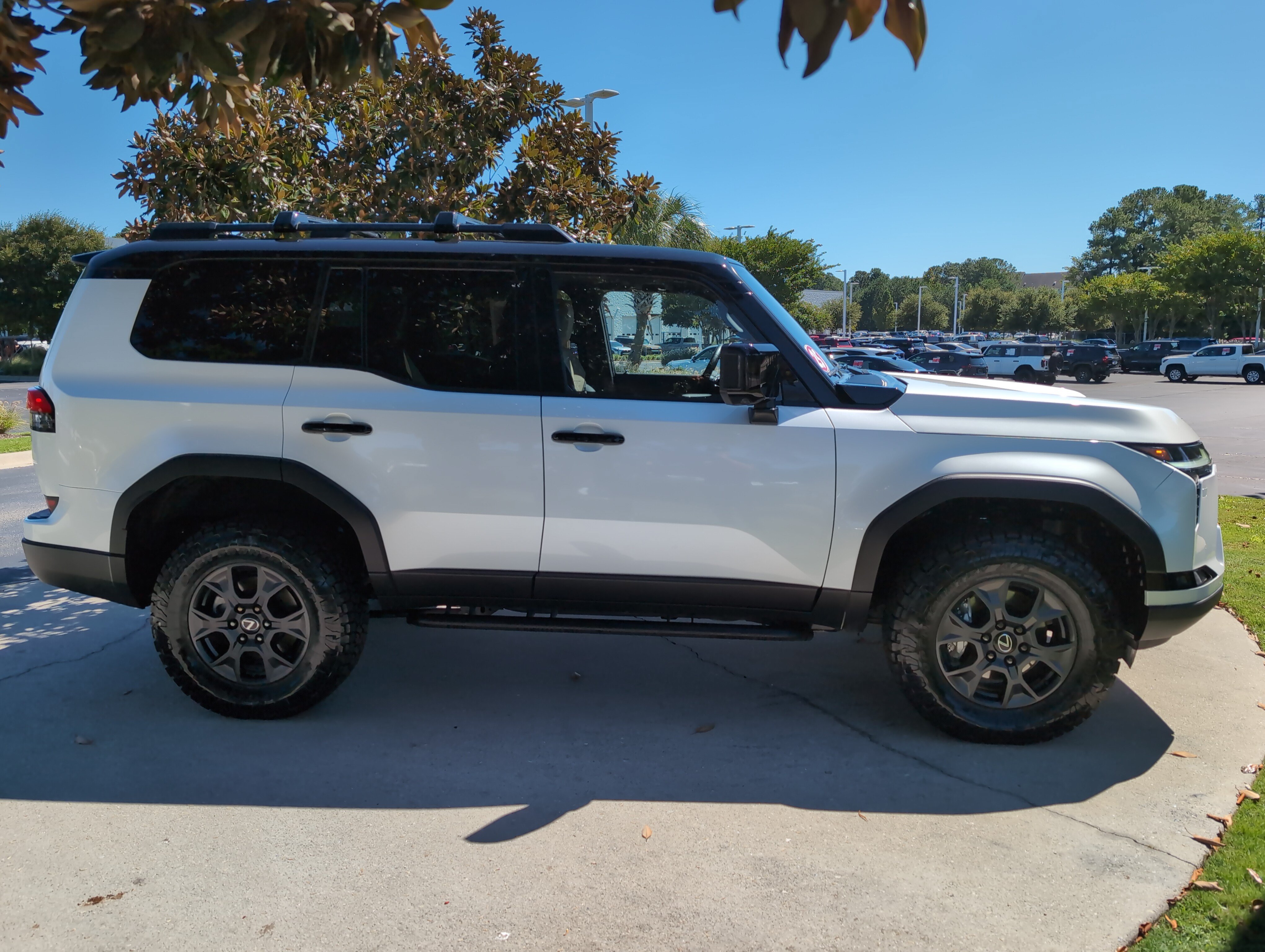 Used 2025 Lexus GX 550 AWD/4WD image 11