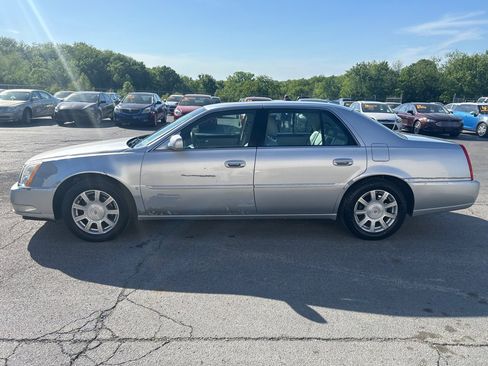Used 2009 Cadillac DTS FWD image 1