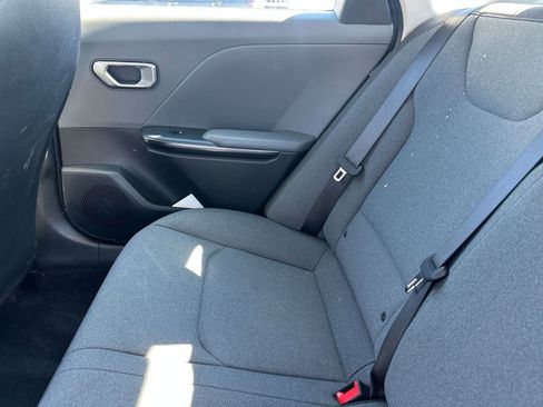 Used 2025 Kia K4 LXS image 37