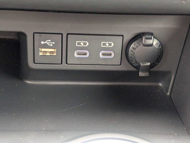 Used 2024 Toyota Highlander XLE FWD image 24