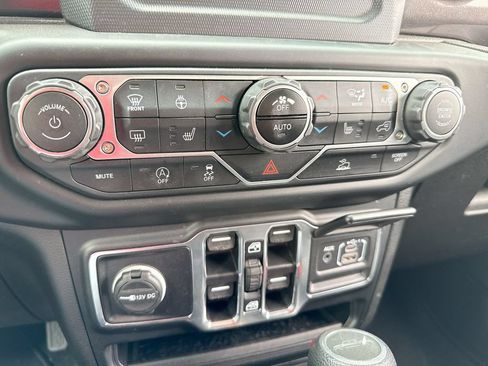 Used 2022 Jeep Gladiator Sport AWD/4WD image 19