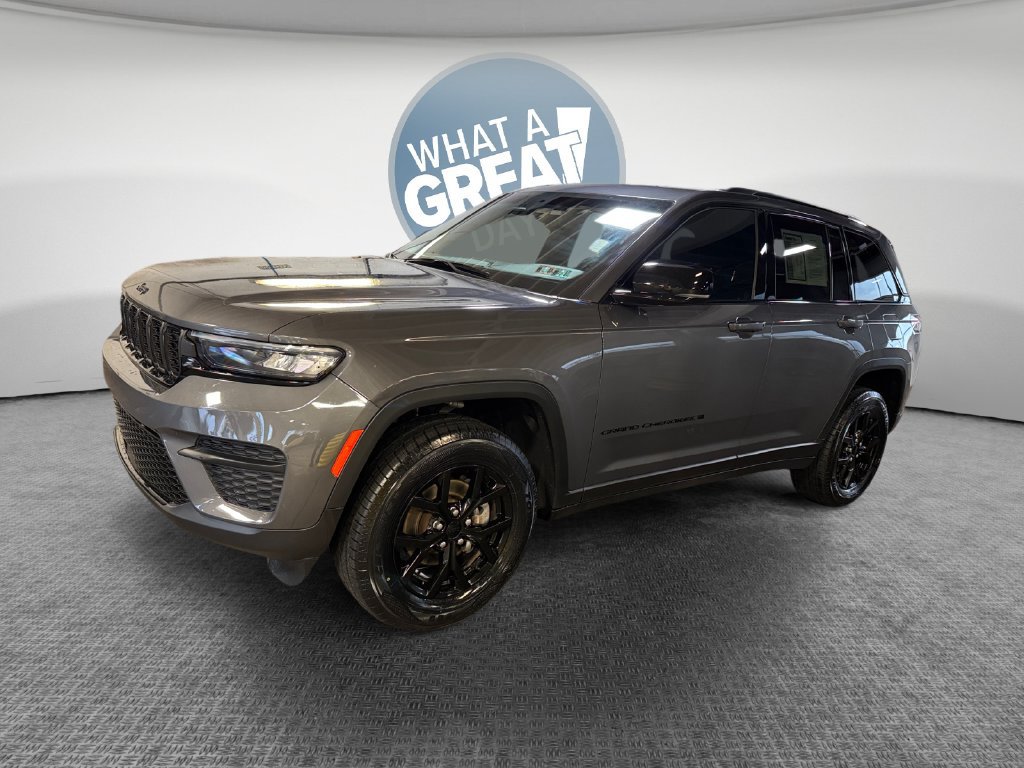 Used 2024 Jeep Grand Cherokee Altitude AWD/4WD image 8