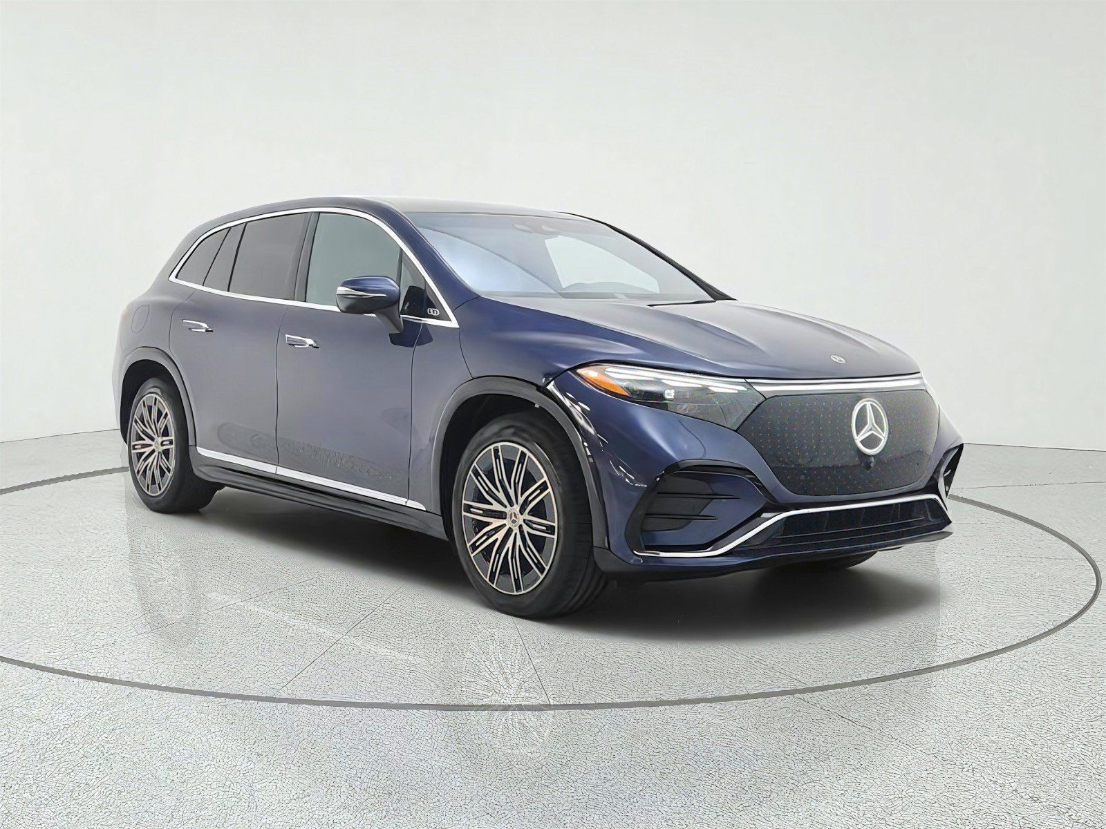 Used 2023 Mercedes-Benz EQS 580 4MATIC SUV image 3