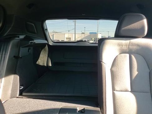 Used 2025 Volvo XC40 B5 Core image 28