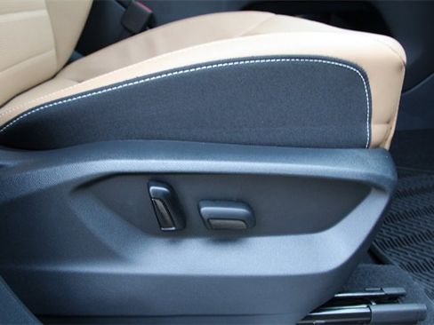 Certified 2025 Volkswagen Atlas Cross Sport SEL R-Line image 28