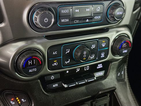 Used 2018 Chevrolet Suburban LT image 23