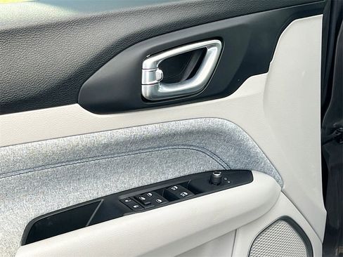 Certified 2022 Jeep Compass Latitude image 17