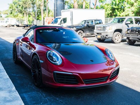 Used 2018 Porsche 911 Carrera image 10