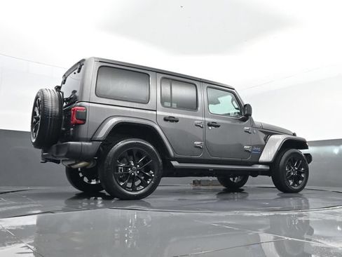 Used 2025 Jeep Wrangler Unlimited Sahara AWD/4WD image 25