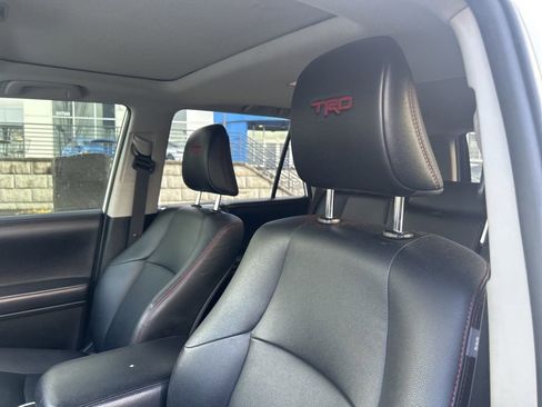 Used 2018 Toyota 4Runner TRD Off-Road Premium image 8