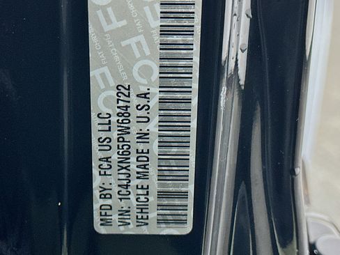 Used 2023 Jeep Wrangler Unlimited image 12