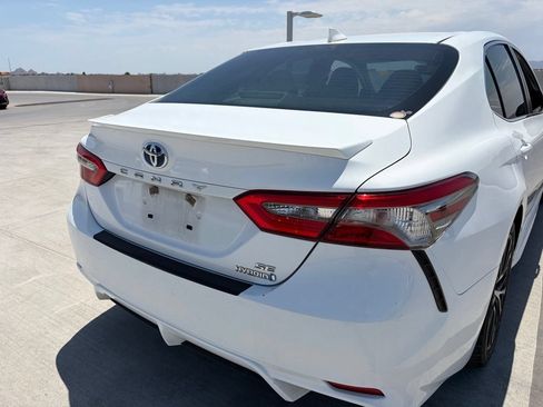 Used 2018 Toyota Camry SE w/ Audio Package FWD image 4