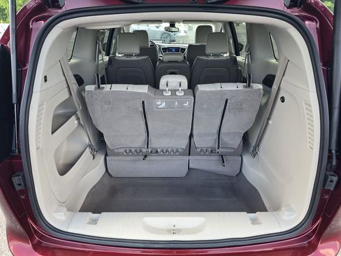 Used 2017 Chrysler Pacifica Touring-L FWD image 26