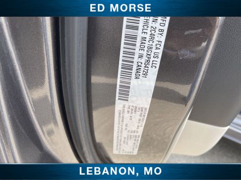 Used 2023 Chrysler Pacifica Touring-L FWD image 32