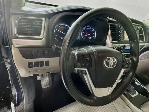 Used 2014 Toyota Highlander Plus FWD image 12