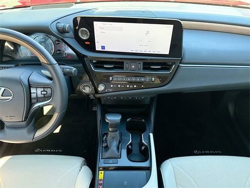 Used 2024 Lexus ES 350 w/ Luxury Package image 18