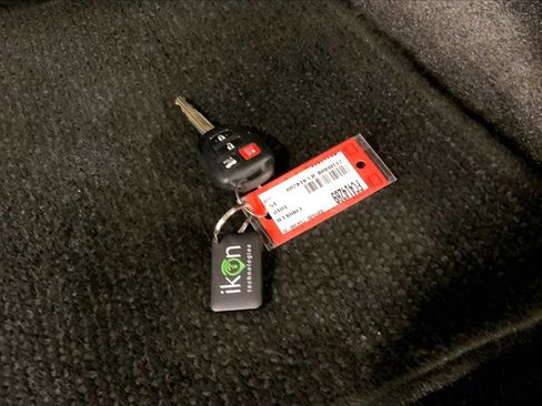 Used 2015 Toyota Corolla LE image 13