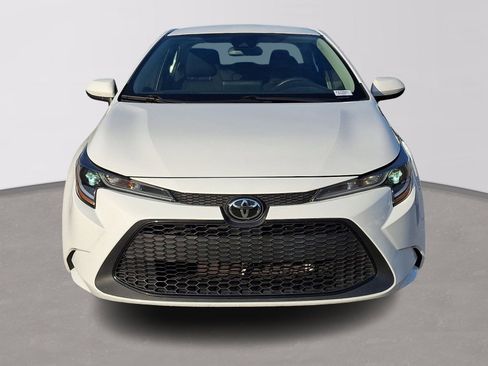 Used 2022 Toyota Corolla LE image 2
