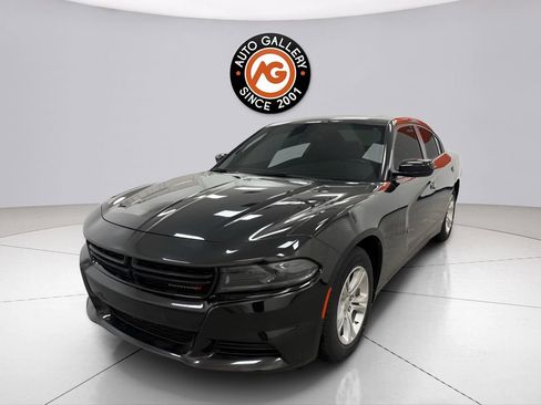 Used 2022 Dodge Charger SXT w/ Leather Interior Group RWD image 8