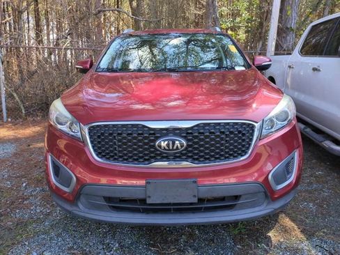 Used 2016 Kia Sorento LX image 3